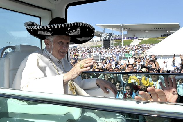 2012-03-26T025929Z_1293487469_GM1E83Q0UQB01_RTRMADP_3_POPE-MEXICO.JPG