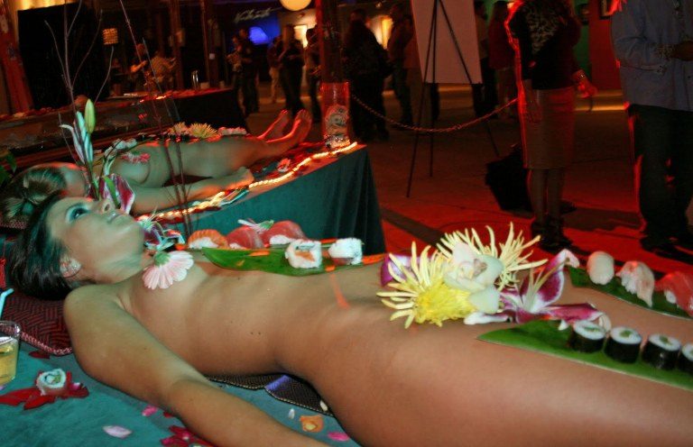 most-bizarre-restaurants-nyotaimori.jpg