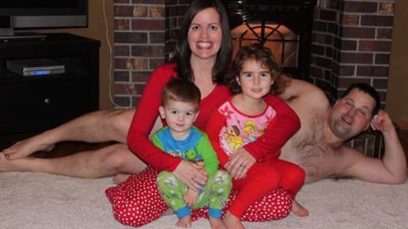 20-family-photo-fails-that-will-make-you-cringe-16.jpg
