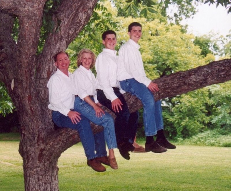 20-family-photo-fails-that-will-make-you-cringe-18.jpg