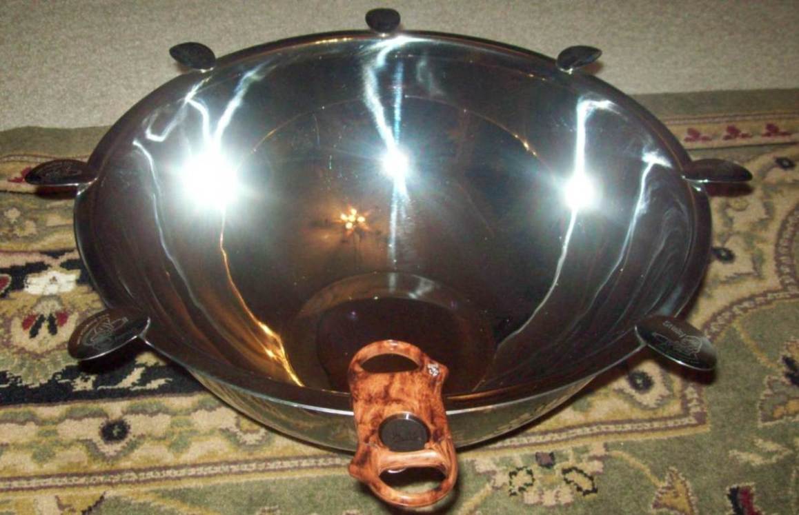 Giant_Stinky_Ash_Tray.jpg
