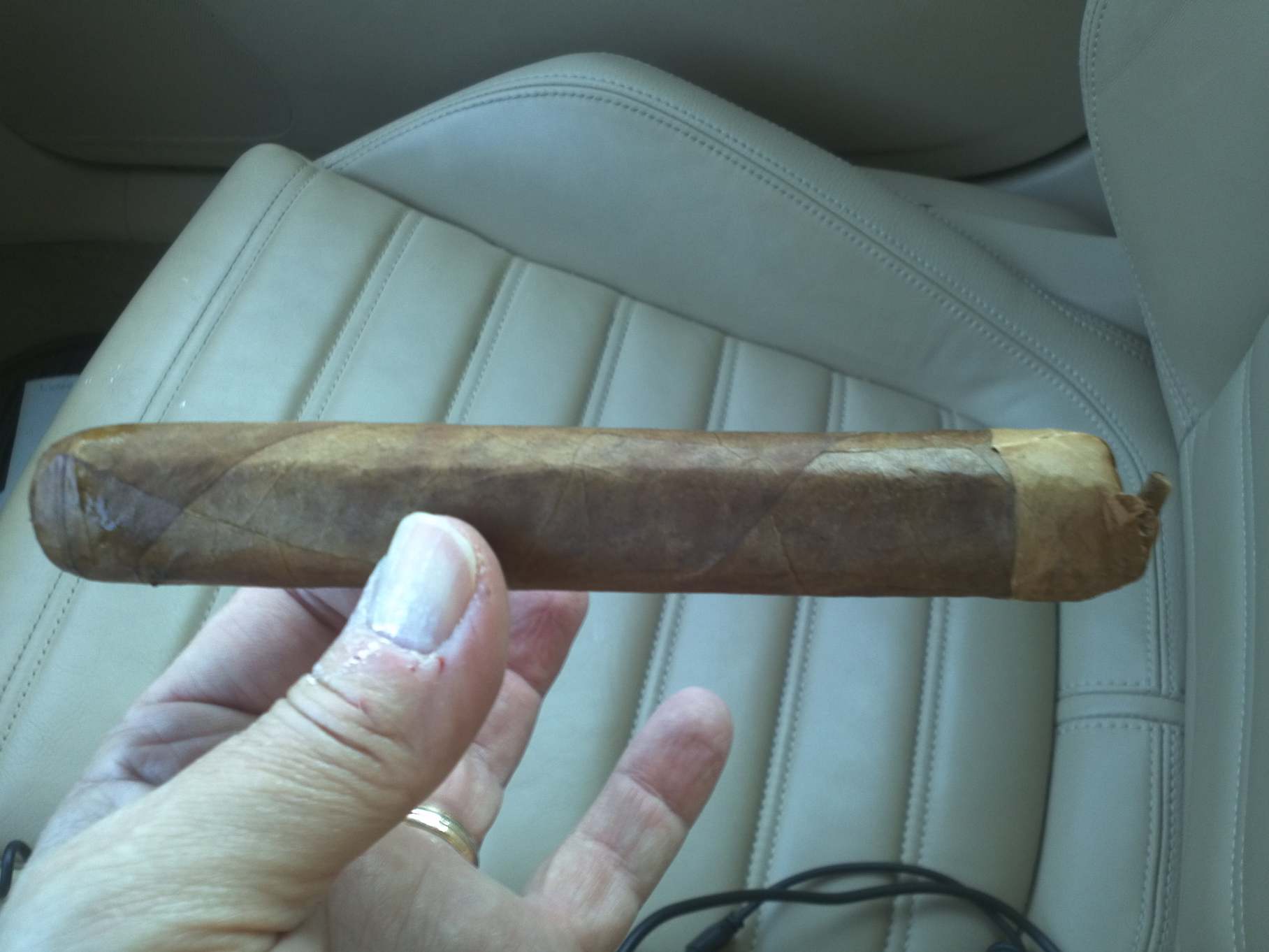 unknowncigar2.jpg
