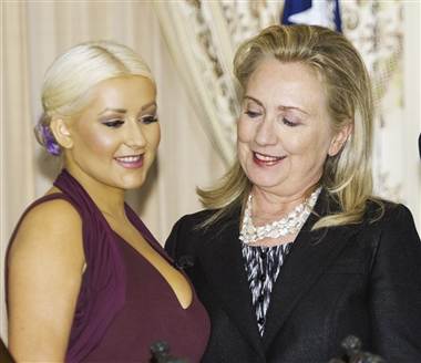 121207-aguilera-clinton_380;380;7;70;0.jpg