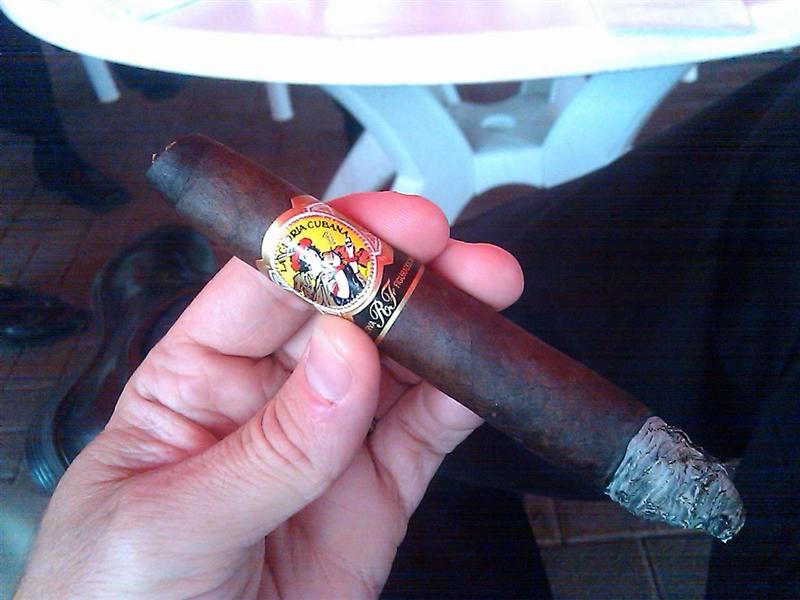 cigar LaGloria Cubana figurado fleches (Medium).JPG