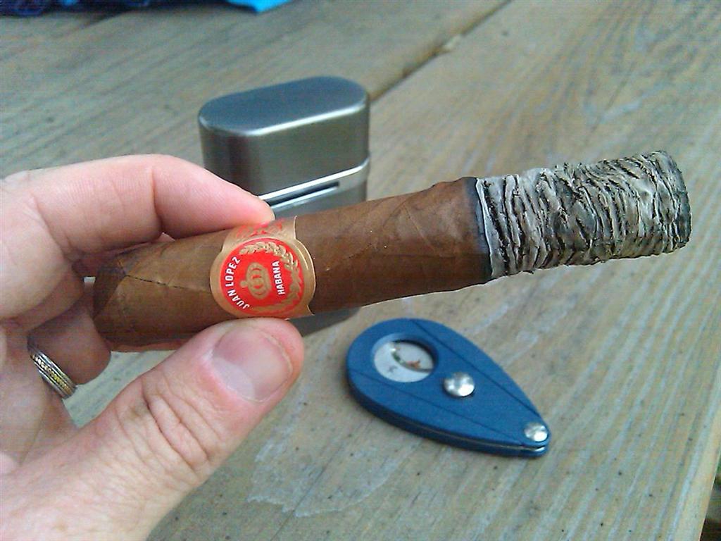 cigar Juan Lopez #2 (Large).JPG